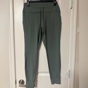 Avalanche Outdoor Supply Green Athletic Jogger Leggings